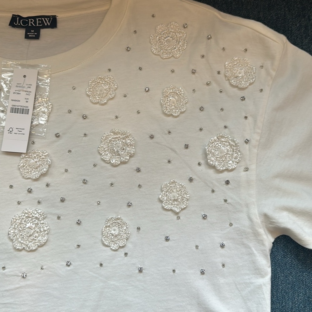 NWT! J CREW Cropped Tshirt with Crochet with floral appliqeacut - Picture 4 of 5